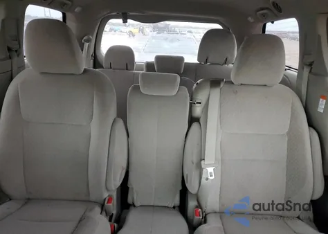 2015 Toyota Sienna Le z USA, uszkodzony, nr VIN 5TDKK3DC5FS679407